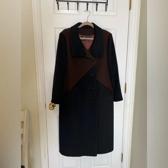 *Made in America* Vintage Townley by Annis Furs Wool Coat
Size: (fits like M/L) - Picture 1 of 12